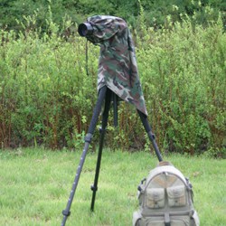 Cubierta universal para la lluvia de camuflaje para cámaras DSLR lentes hasta 300 mm M